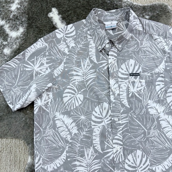 Columbia Rapid Rivers Short Sleeve Button Down Shirt - Picture 2 of 10